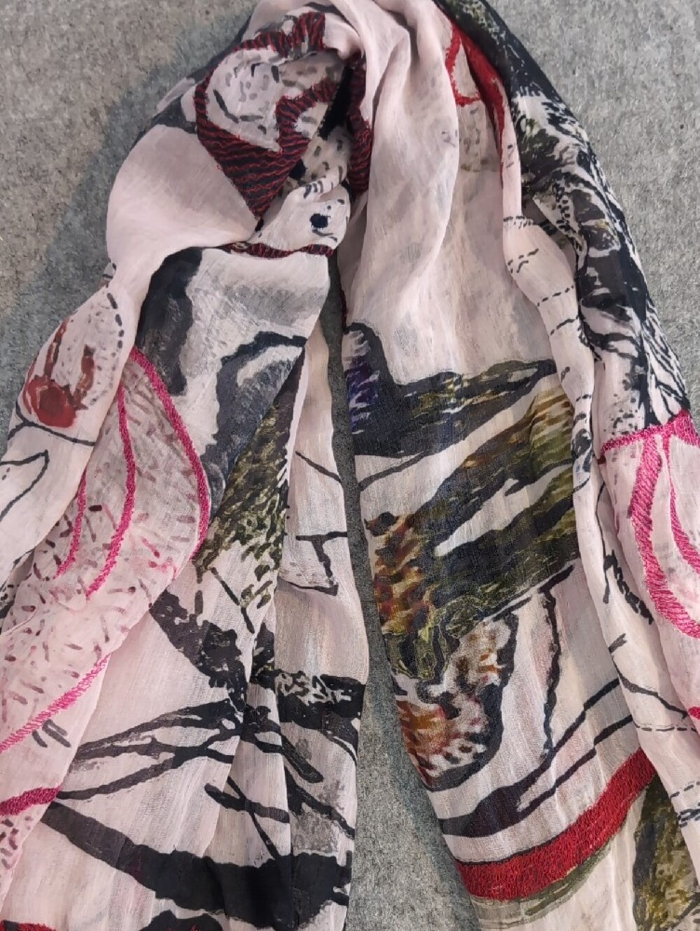 Floral Print Lightweight Scarf in Pink and Red - Picture 4 of 8